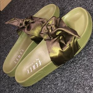 fenty flip flops